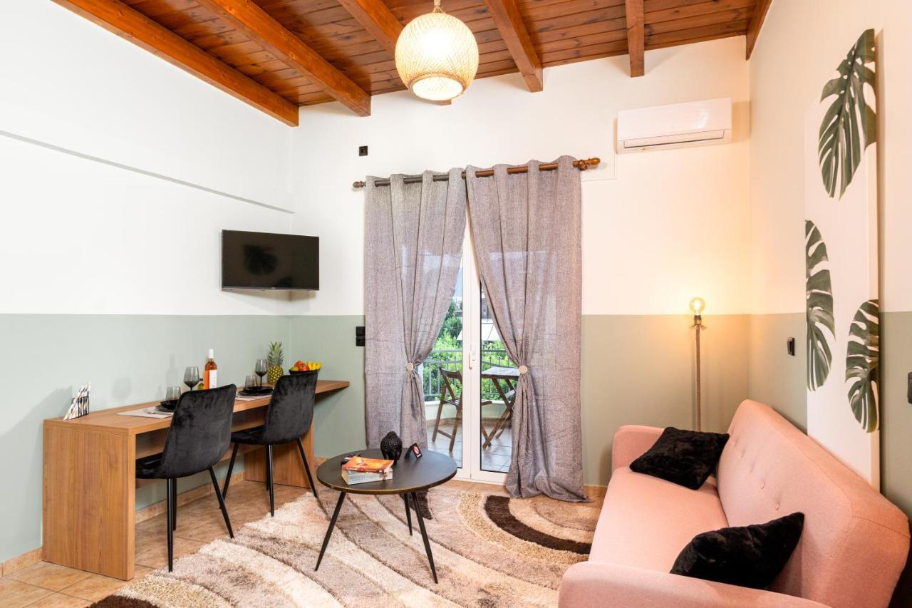 Eagle'S Nest City Apartments Aigio Eksteriør billede